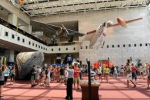 Bảo tàng Hàng không và Không gian Quốc gia Smithsonian (Mỹ) có gì?